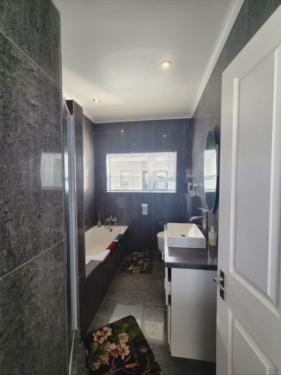 4 Bedroom Property for Sale in Stilbaai Wes Western Cape